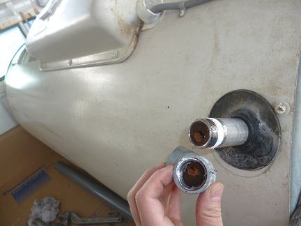 井戸ポンプ使用の電気温水器配管閉塞